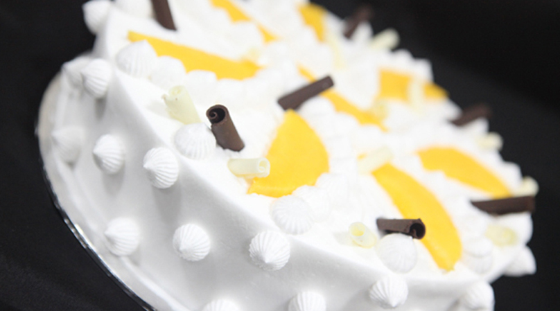 One Diamond Mango Cake